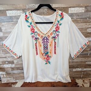 Gosiea Embroidered Mexican Boho V Neck Lined Top